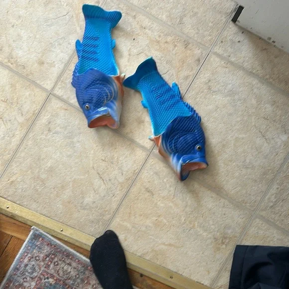 Novelty Fish Flops - Picture 5 of 6